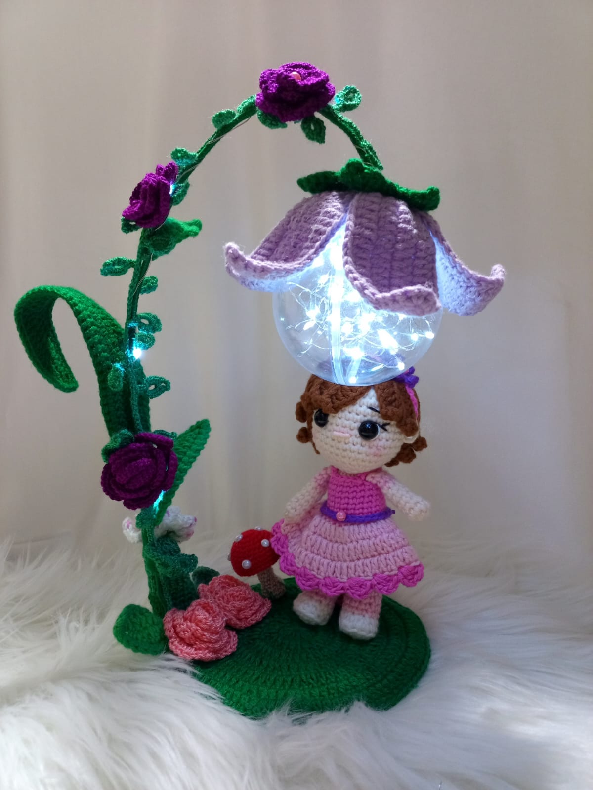 Lámpara tejida en crochet
